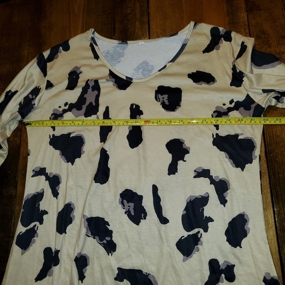 ANIMAL print long sleeve boutique top Large - Picture 2 of 8